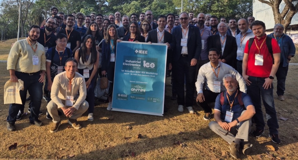 Group photo with the official banner of the 1st IEEE IES Brazilian Members Workshop